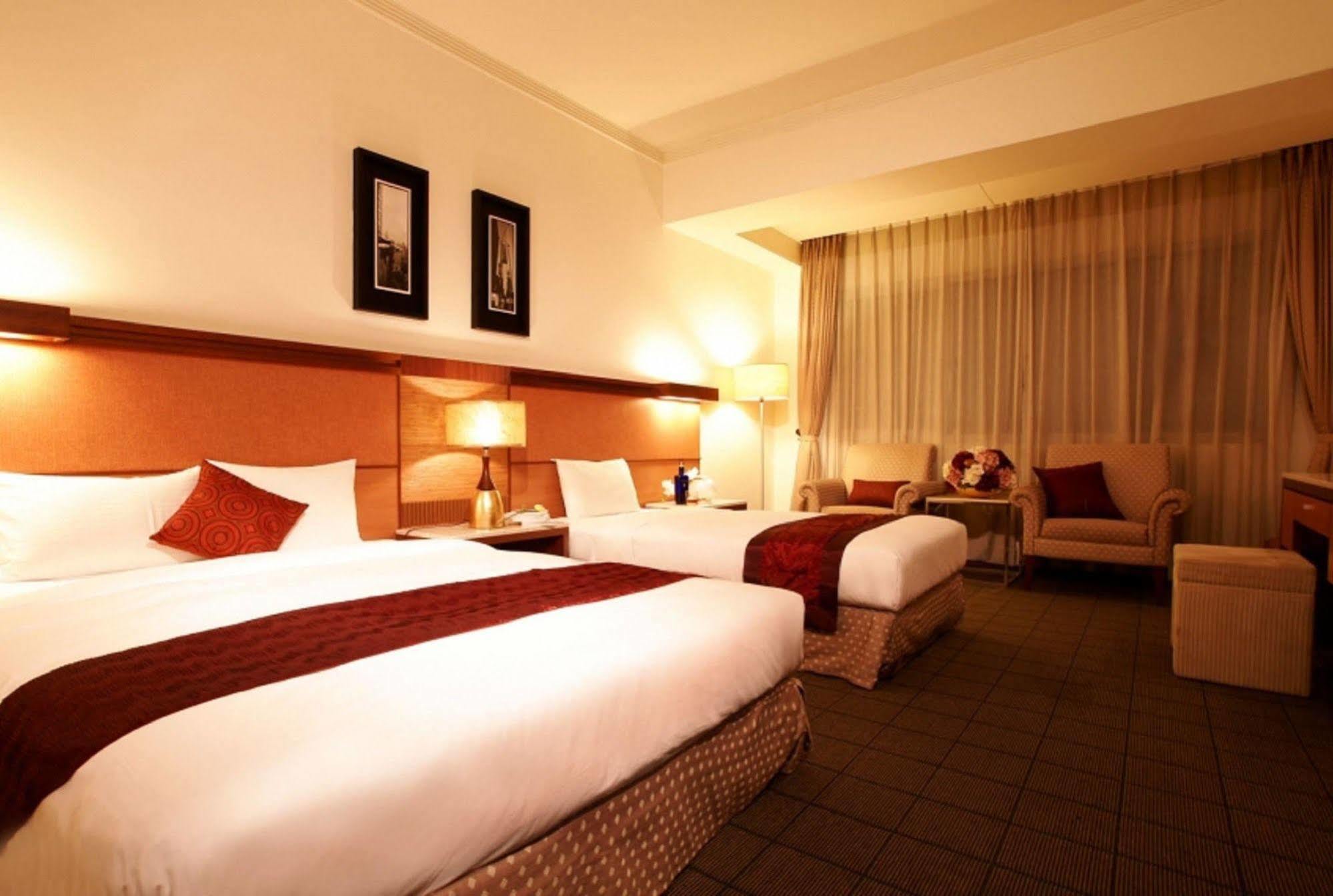 Yhc Hotel Tainan Extérieur photo