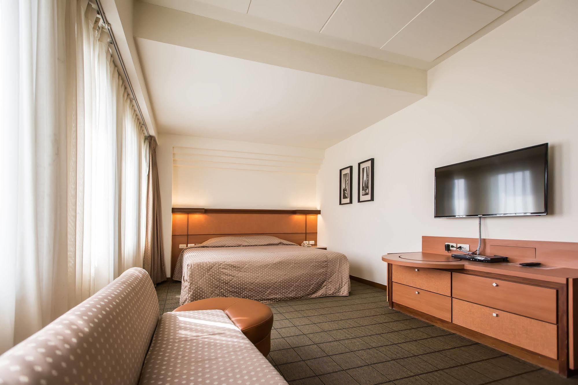 Yhc Hotel Tainan Extérieur photo